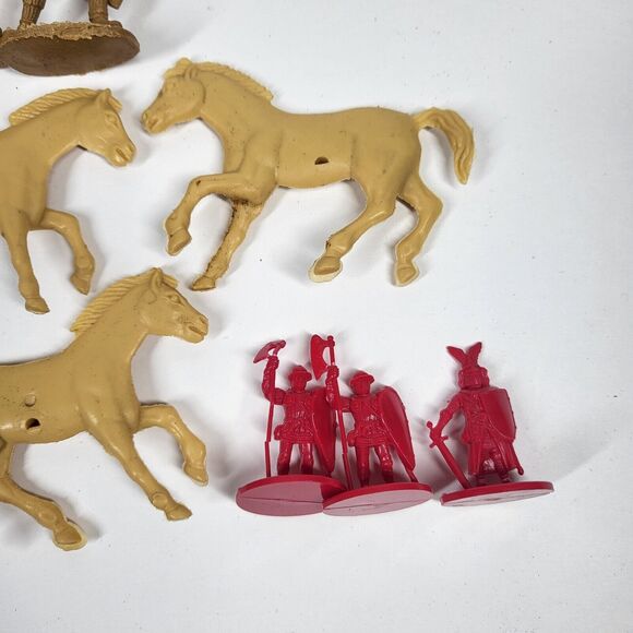 Lot of Plastic Toy Soldiers Knights Horses Cowboys Vintage Weapons & Warriors - Picture 7 of 7